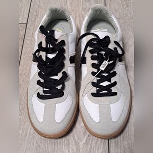 Brand New Zara Kids Unisex White and Gray Retro Sneakers. Size 5 US(37 EU).